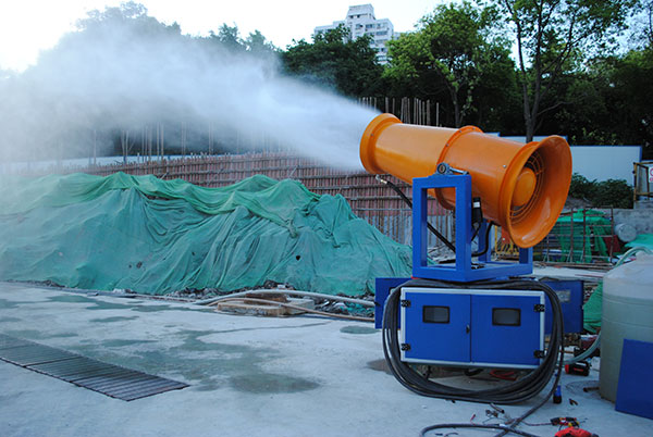 高射程雾炮机被广泛应用于城市建筑工地.jpg 高射程雾炮机被广泛应用于城市建筑工地.jpg