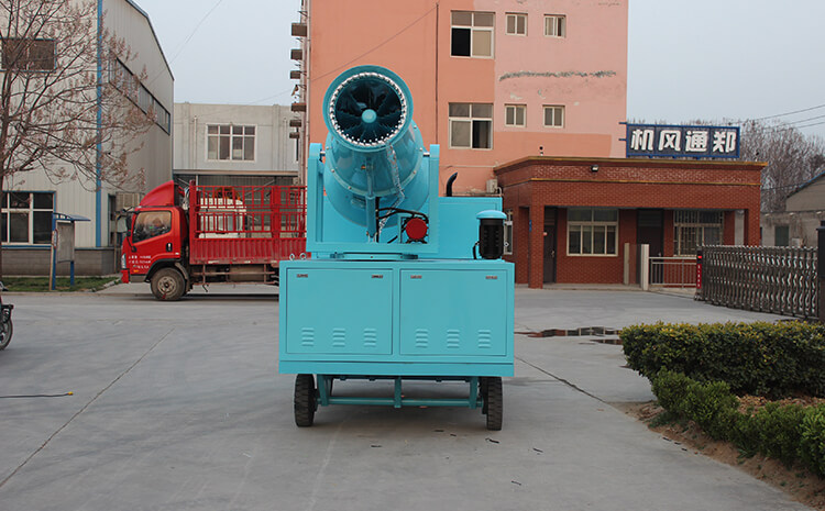 车载雾炮机执行降尘作业期间有哪些注意事项？