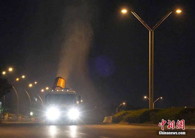 郑通厂家的环保雾炮机是如何深度治理粉尘的？